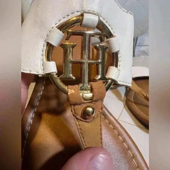 Tommy Hilfiger White And Brown Logo Sandles - Picture 6 of 8